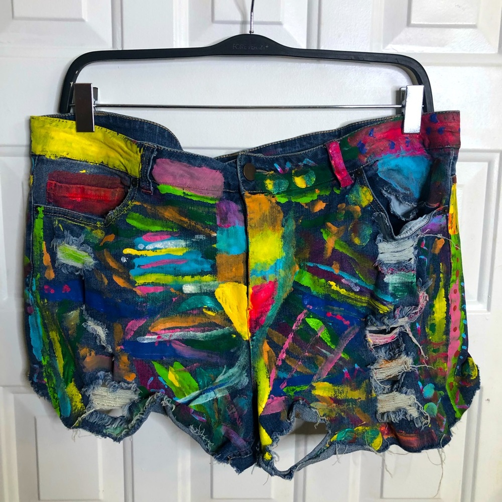 Graffiti paint daisy duke shorts